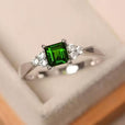 Anillo solitario Verde Esmeralda