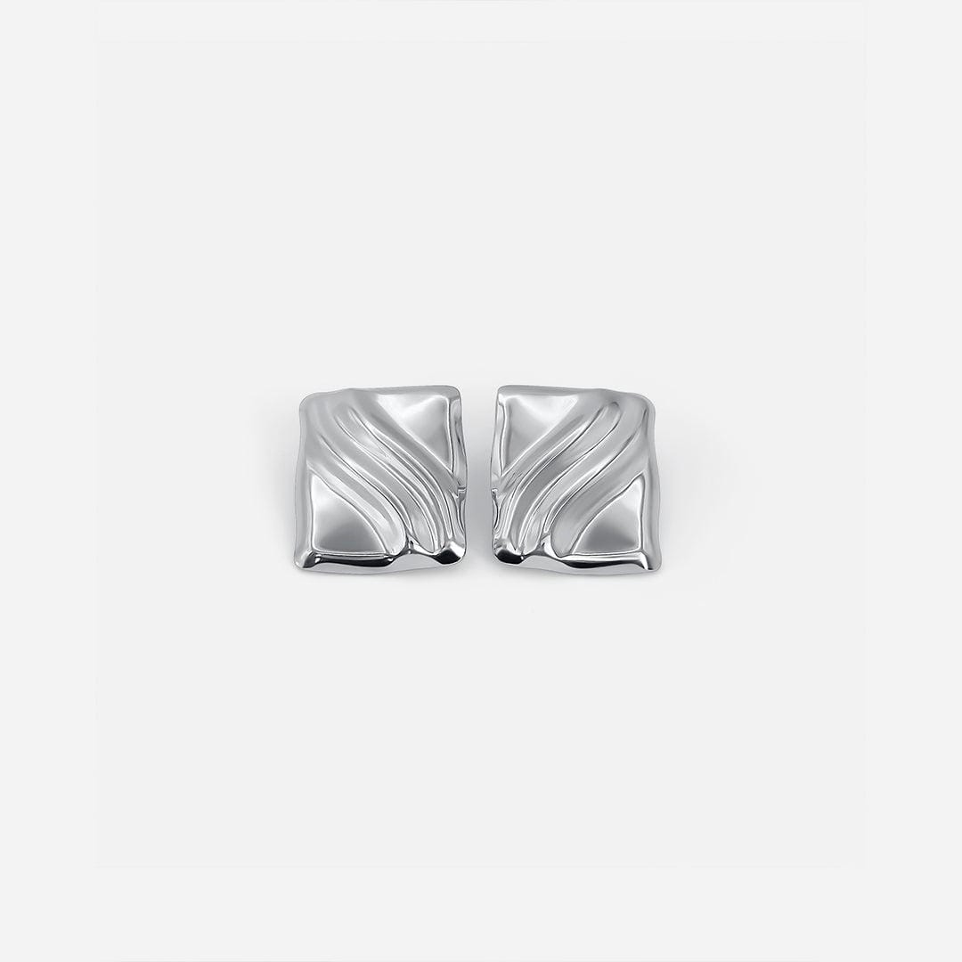 Pendientes atemporales de cubo en plata, estilo llamativo