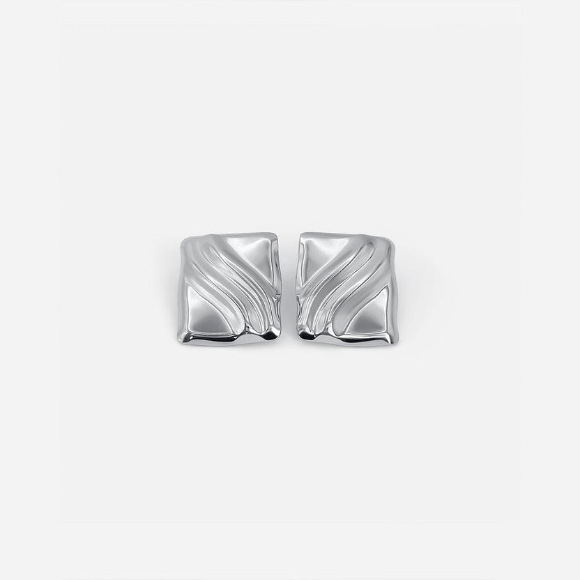 Pendientes atemporales de cubo en plata, estilo llamativo