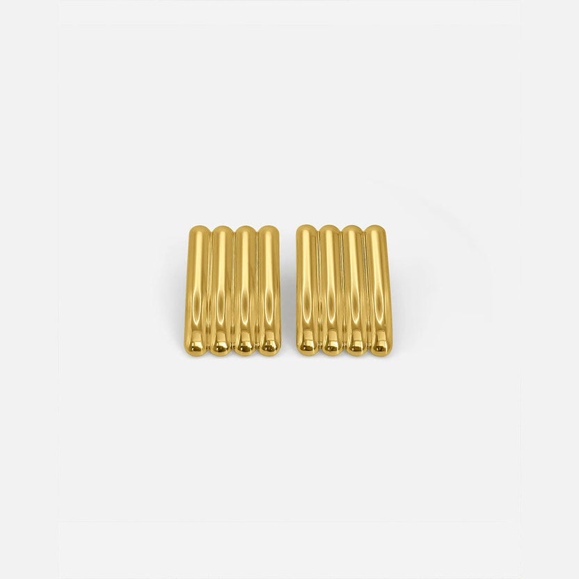 Pendientes largos dorados acanalados y artísticos