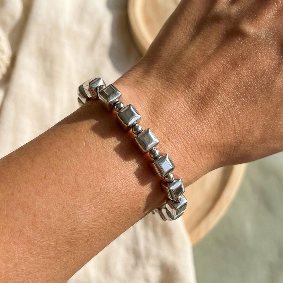 Pulsera vintage de plata con cuentas cúbicas – imagen 2