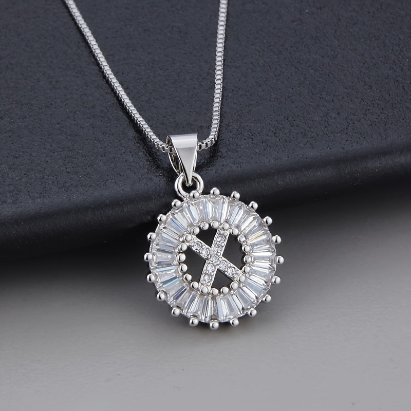 Collar con inicial de circonita en oro blanco – imagen 24
