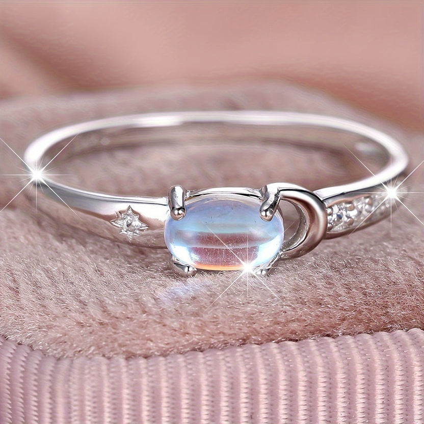 Anillo de plata 19k con piedra lunar y media luna