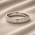 Anillo de oro blanco con circonitas brillantes