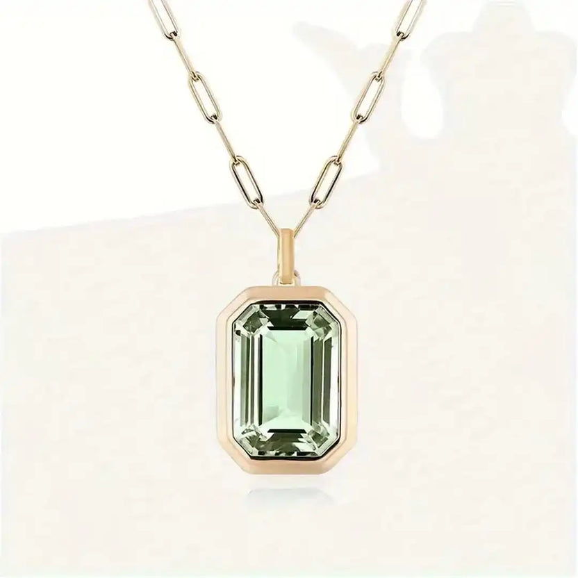 Collar elegante de eslabones paperclip esmeralda