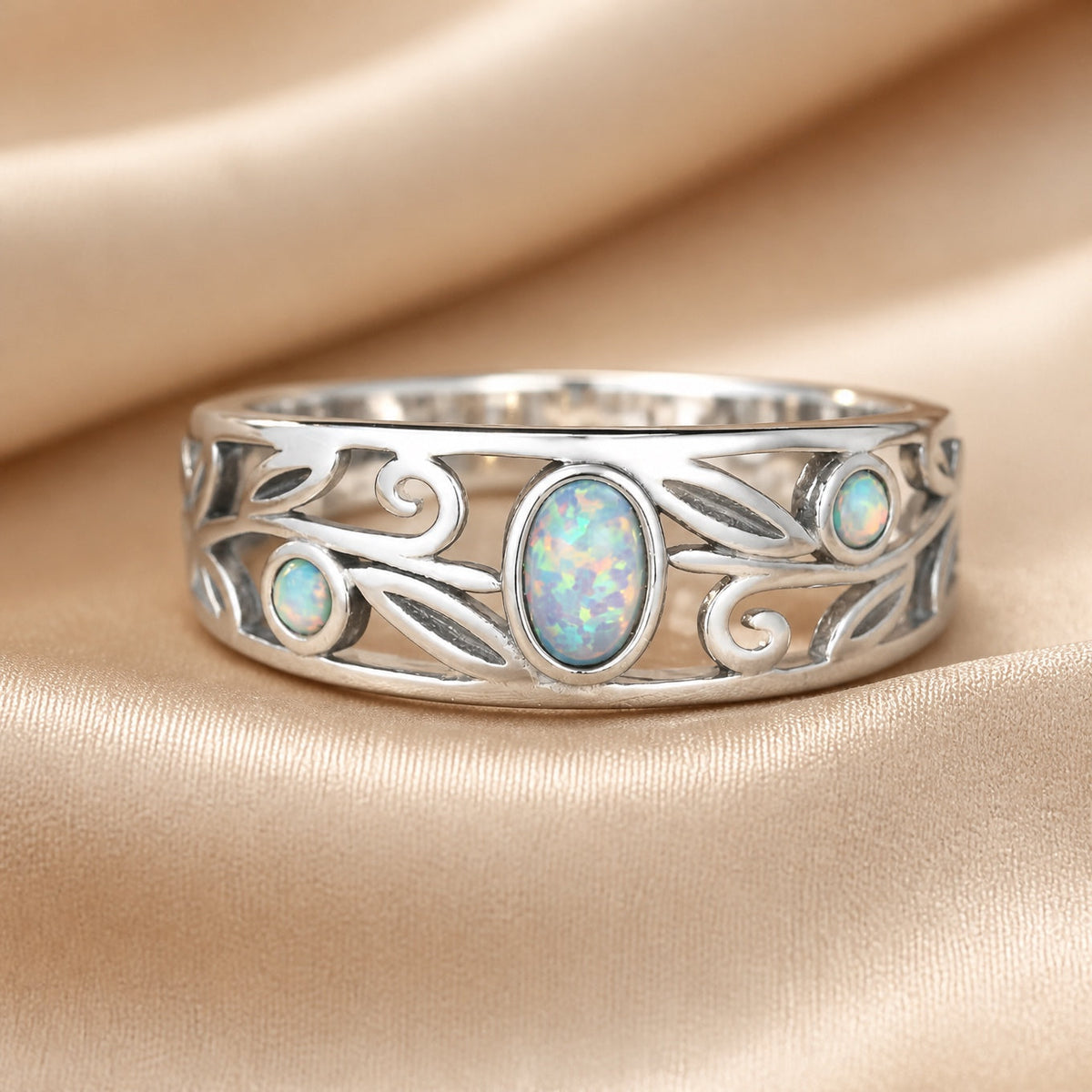 Anillo vintage de plata con ópalo y enredadera