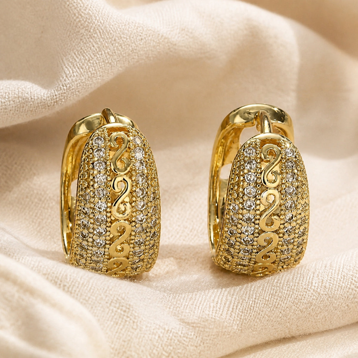 Pendientes bohemios de cuentas bañados en oro