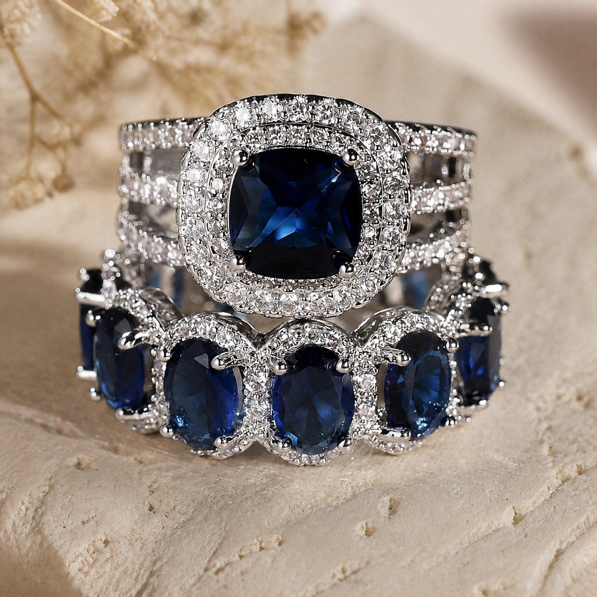 Conjunto de anillos apilables con zafiro y halo — Carmen, Lucía & Rocío