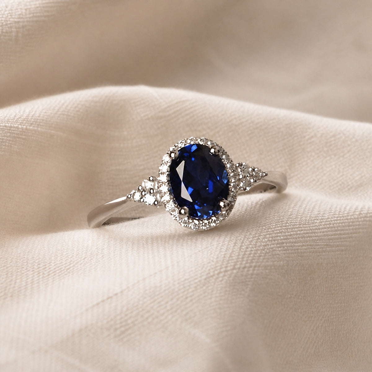 Anillo ovalado de zafiro Majestad de medianoche – imagen 2