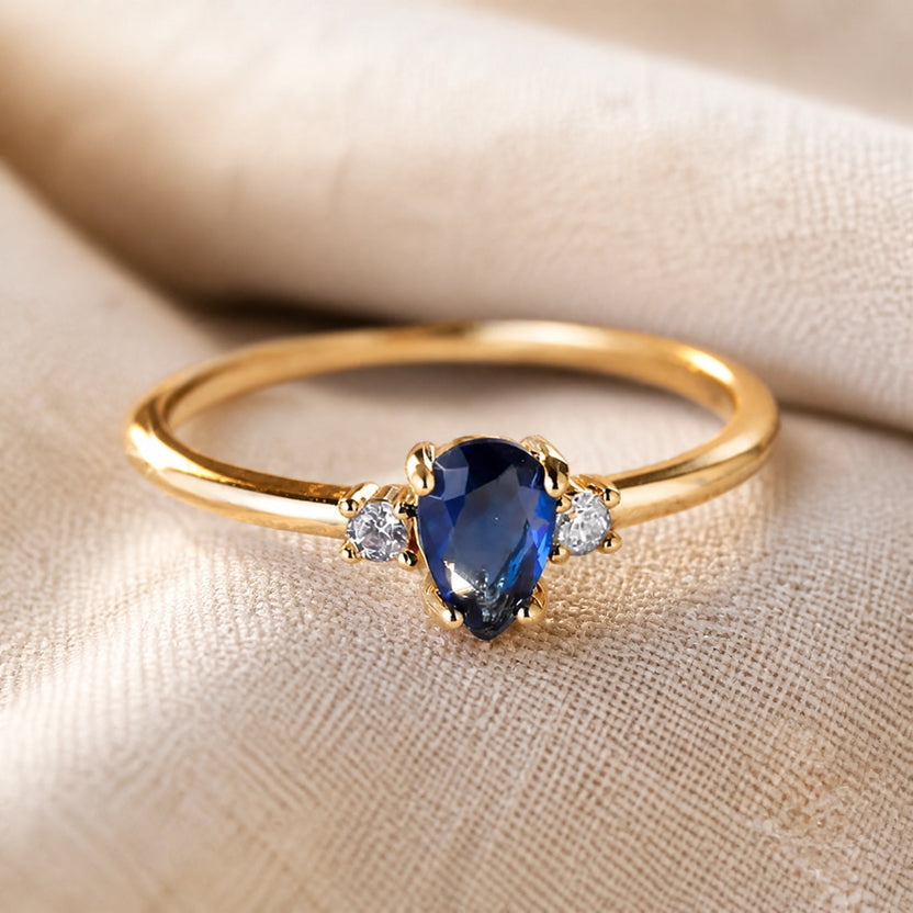 Anillo minimalista de zafiro real talla pera