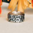 Anillo floral retro bohemio tallado – imagen 2