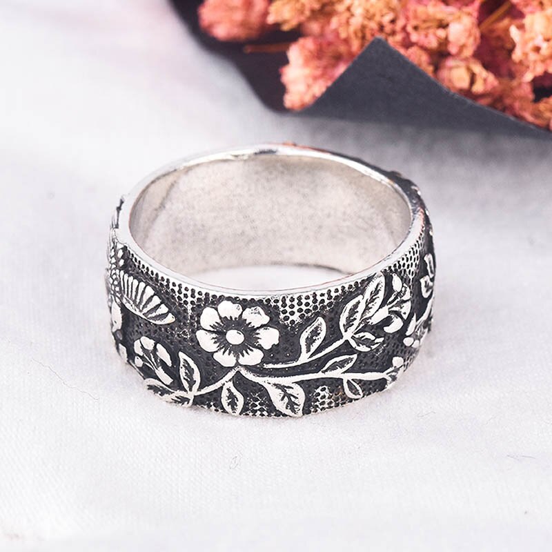 Anillo floral retro bohemio tallado