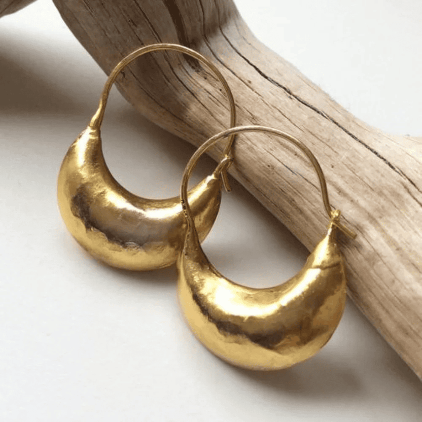 Pendientes vintage dorados de cesta