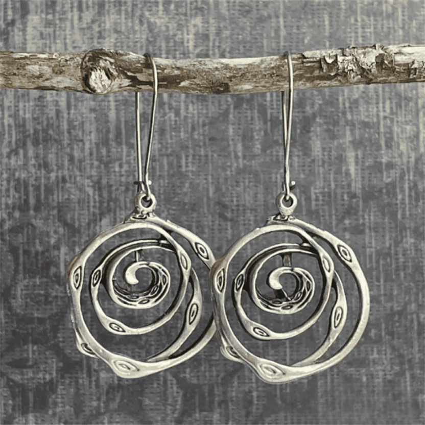 Pendientes vintage de laberinto plateados