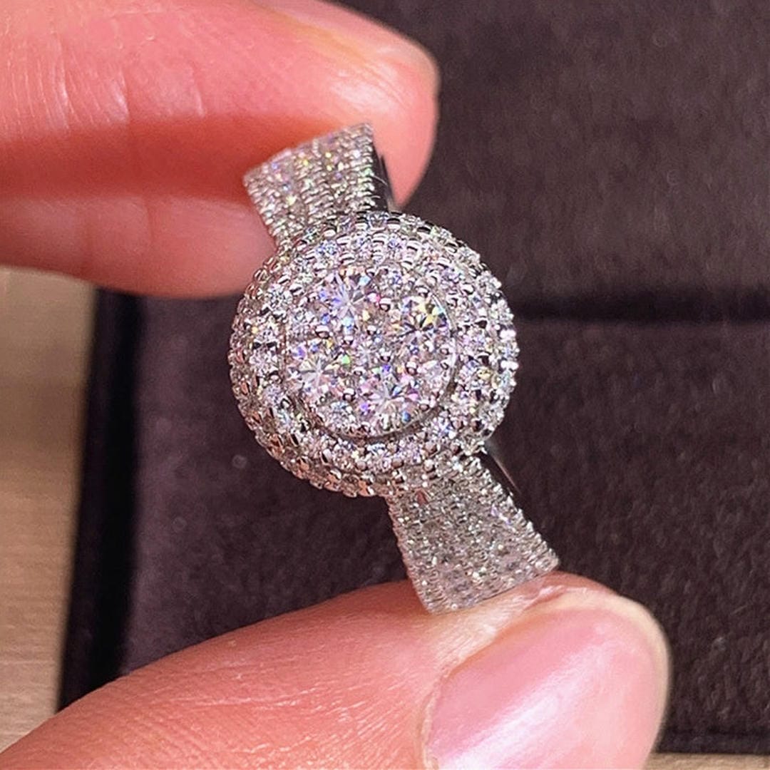 Anillo halo redondo con cristales pavé – imagen 3