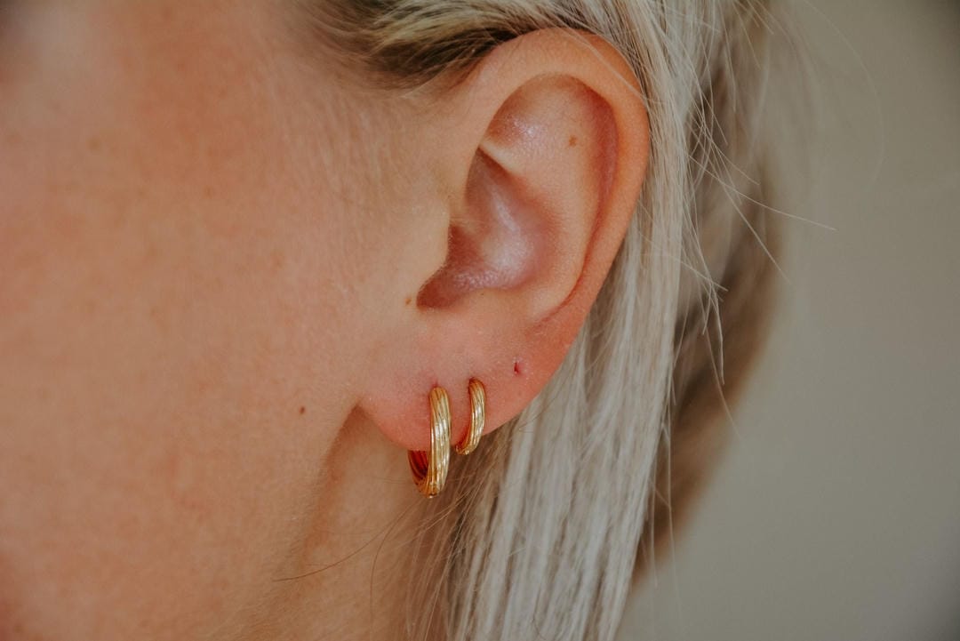 Pendientes aro apilables en oro o plata – imagen 3