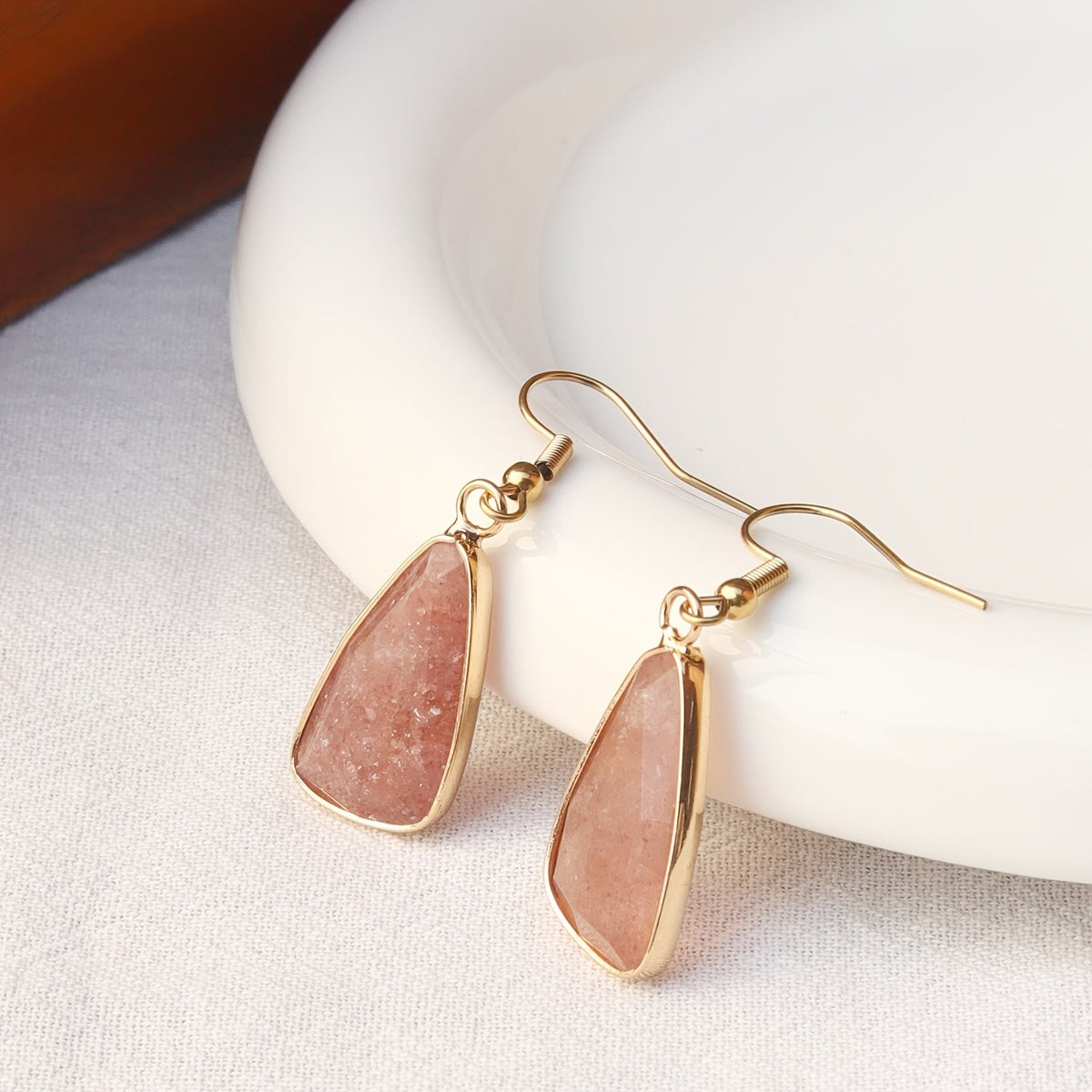 Pendientes triangulares refinados con cuentas – imagen 3