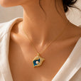 Collar de perla y concha dorada