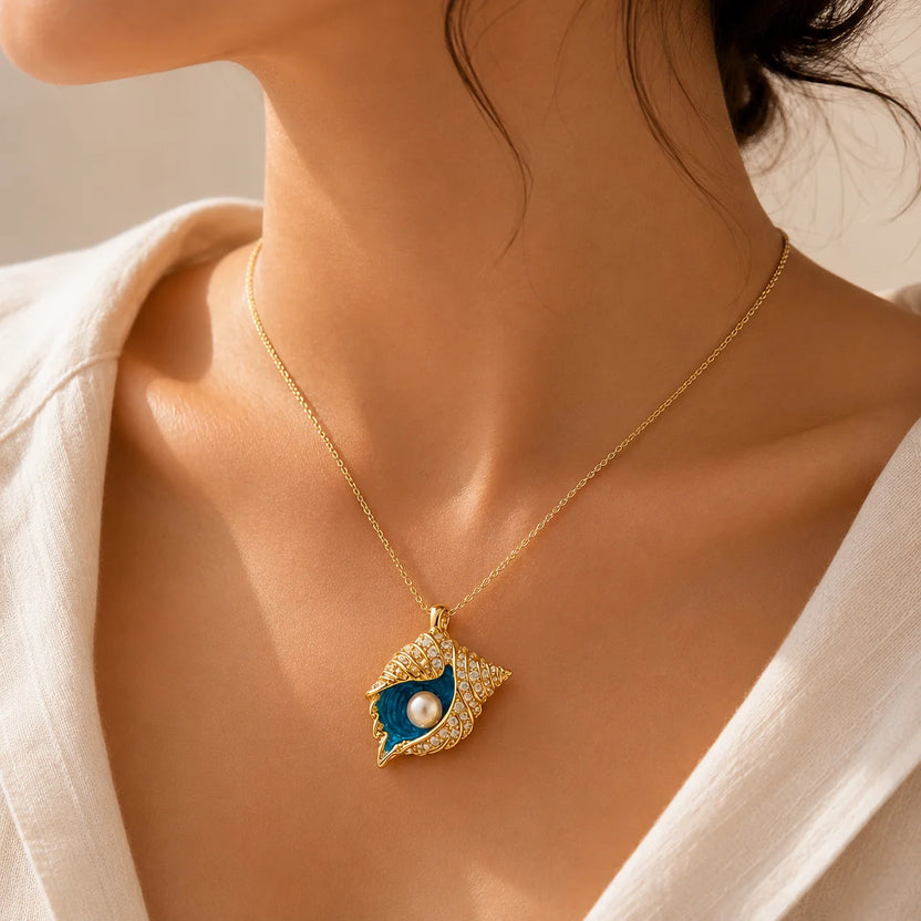 Collar de perla y concha dorada