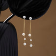 Pendientes largos de trío de perlas con cadena