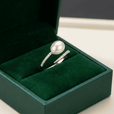 Anillo abierto envolvente de perla