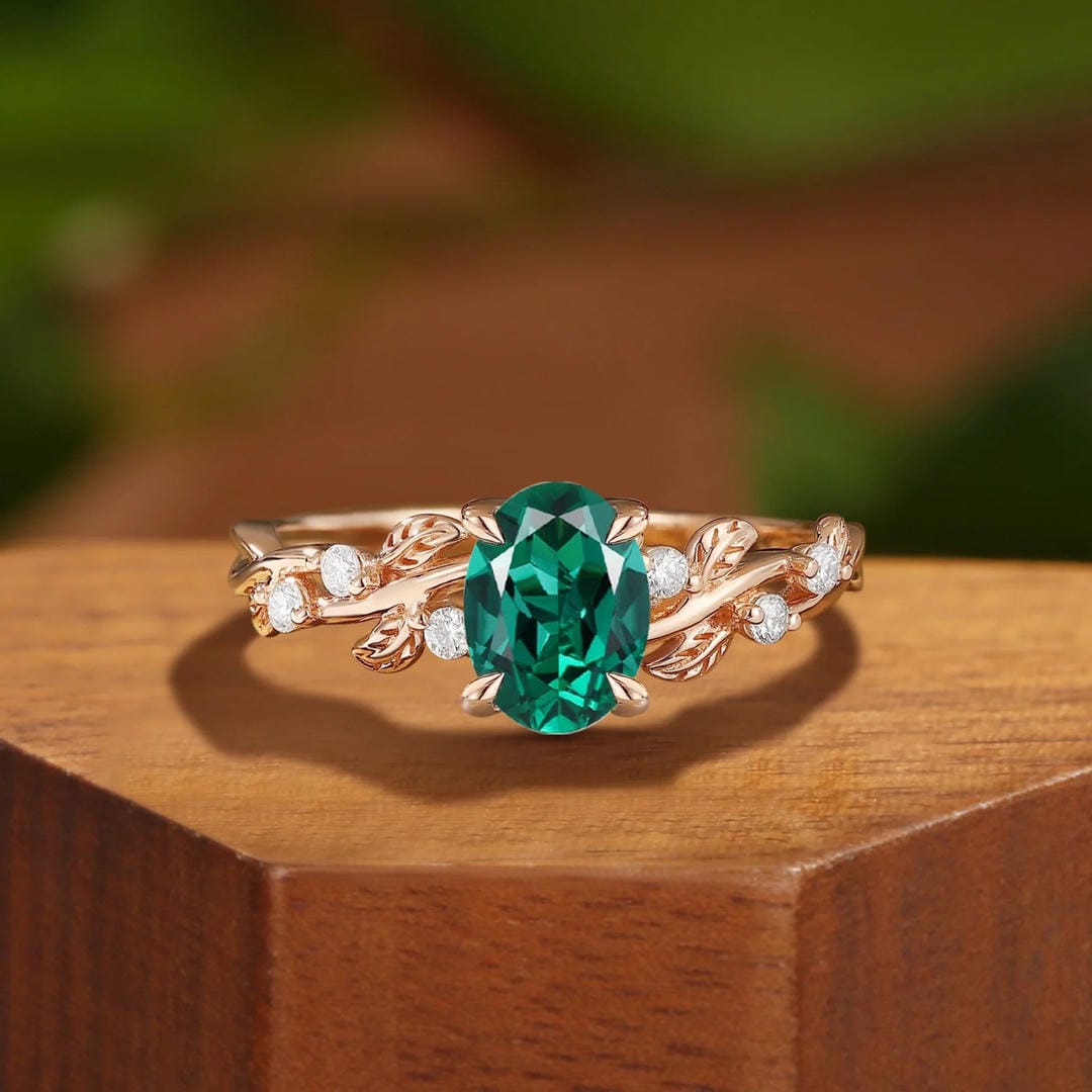 Anillo de promesa de esmeralda con motivo de hojas – imagen 2