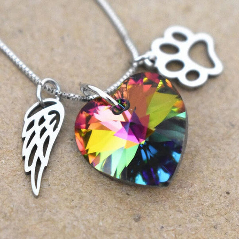 Collar conmemorativo con colgante de corazón arcoíris