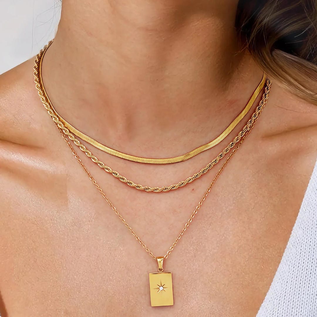 Collar elegante triple de cadena dorada – imagen 5