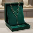 Collar largo de doble capa con borlas y cuentas doradas – imagen 4