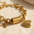 Pulsera dorada de eslabones con corazón – imagen 2