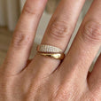 Anillo envolvente cruzado elegante