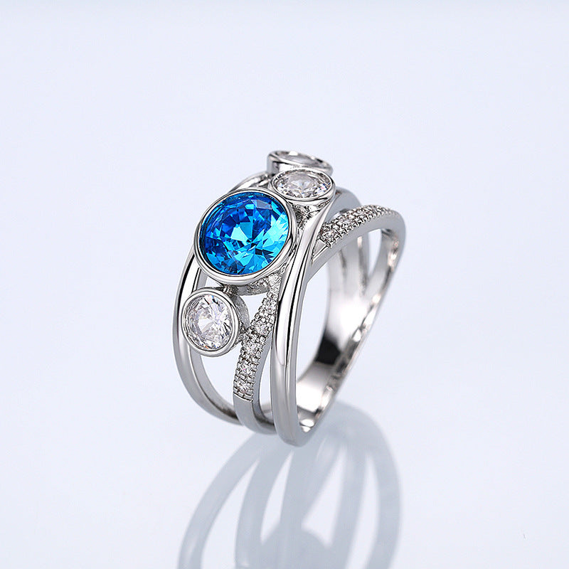 Anillo llamativo de plata con piedra azul