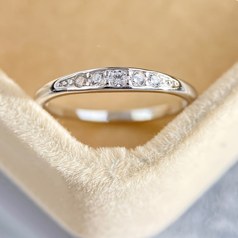 Anillo color oro blanco con circonitas micro pavé – imagen 2