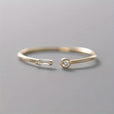 Anillo minimalista de banda con circonita – imagen 2