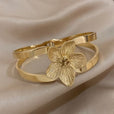 Pulsera rígida Luxe con flor