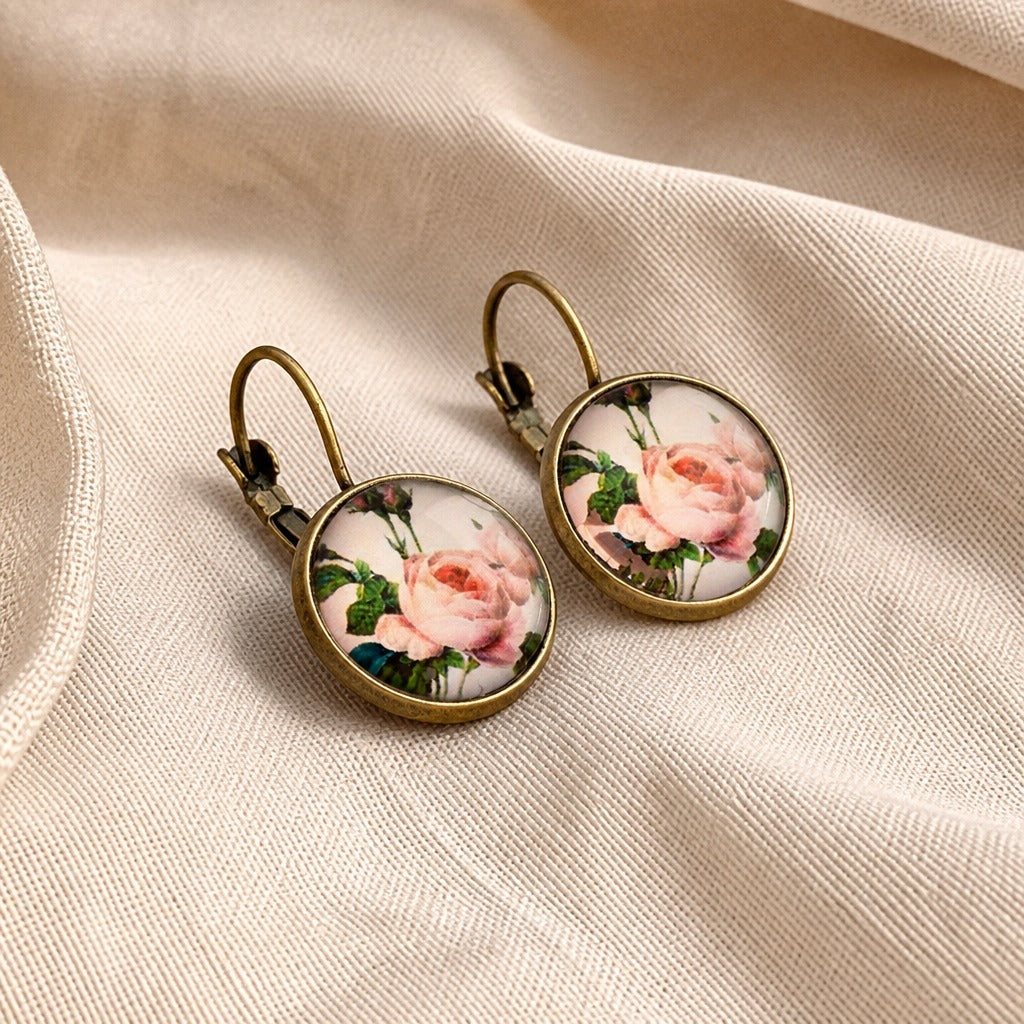 Pendientes llamativos de flor antigua
