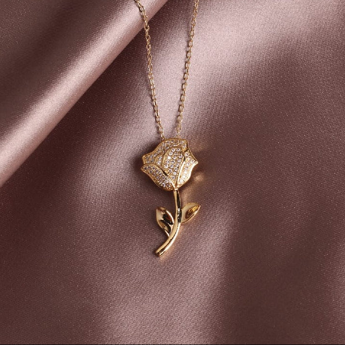 Collar eterno de rosa floral