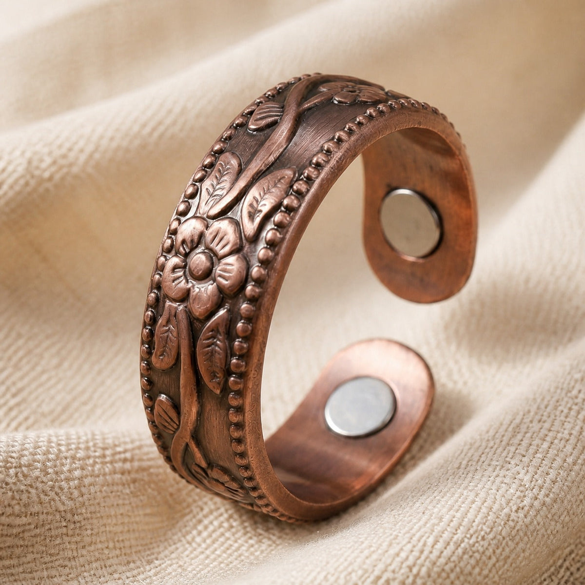 Anillo de cobre con flor