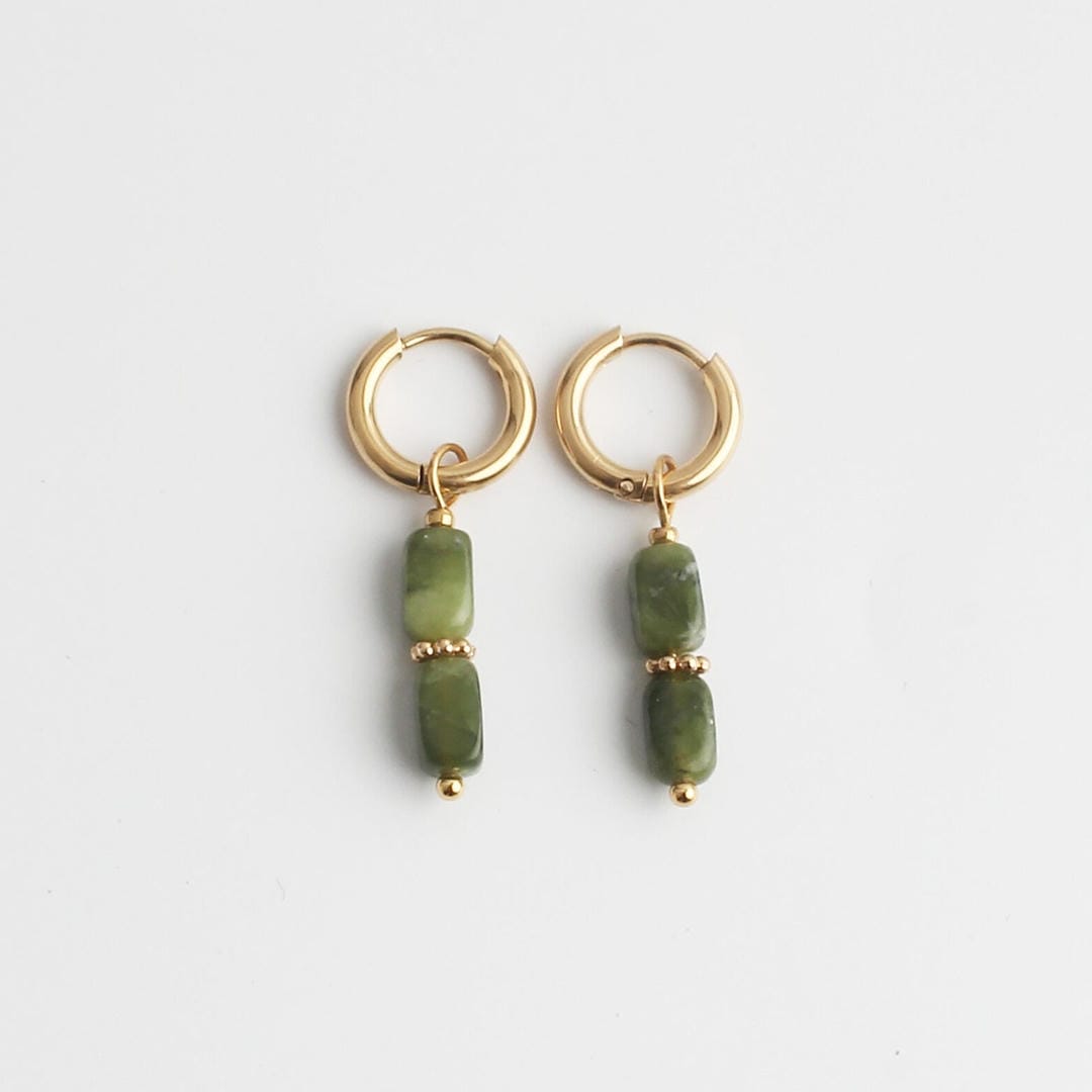 Pendientes preciosos de piedra verde doble