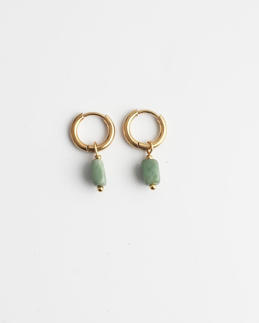 Pendientes minimalistas de aro con piedra natural
