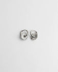 Pendientes aro festoneados en tono suave – imagen 6