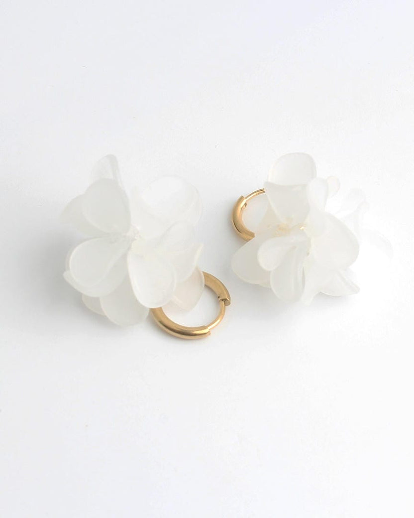 Pendientes de aro dorados con flor