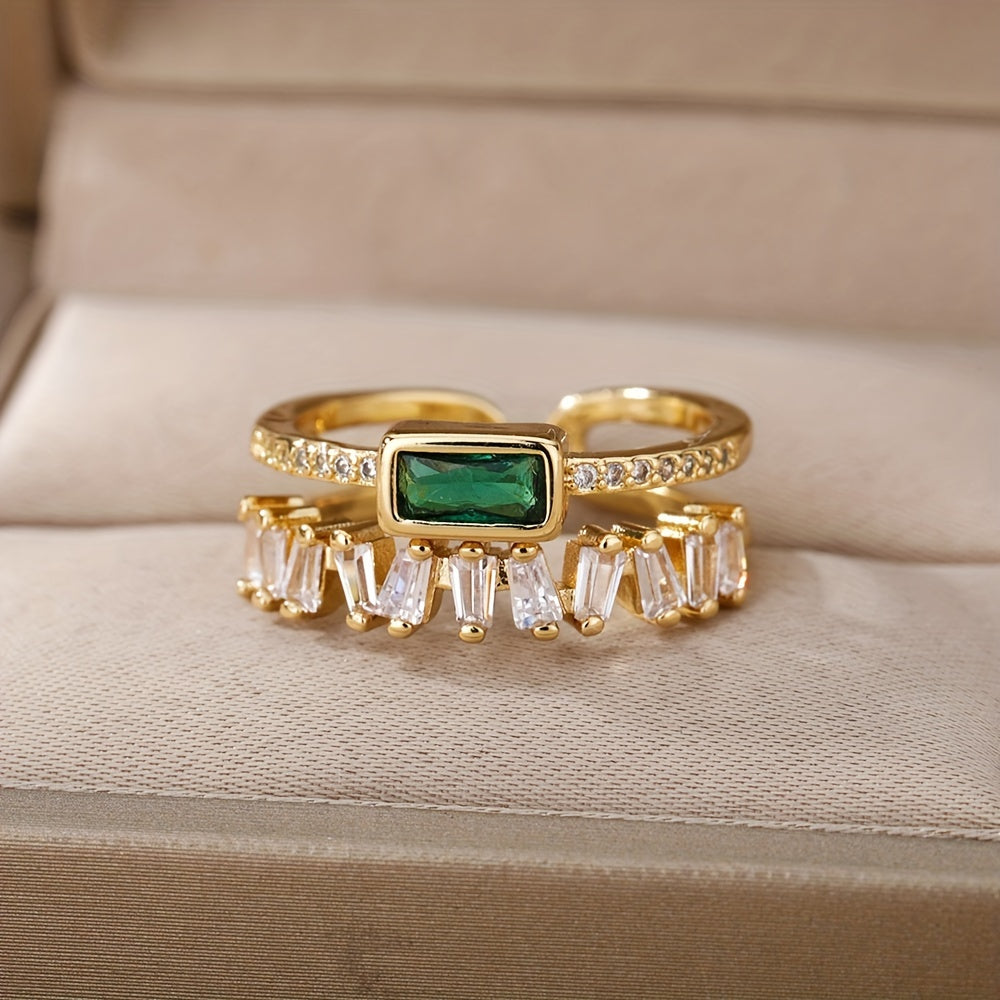Anillo llamativo de esmeralda entrelazado