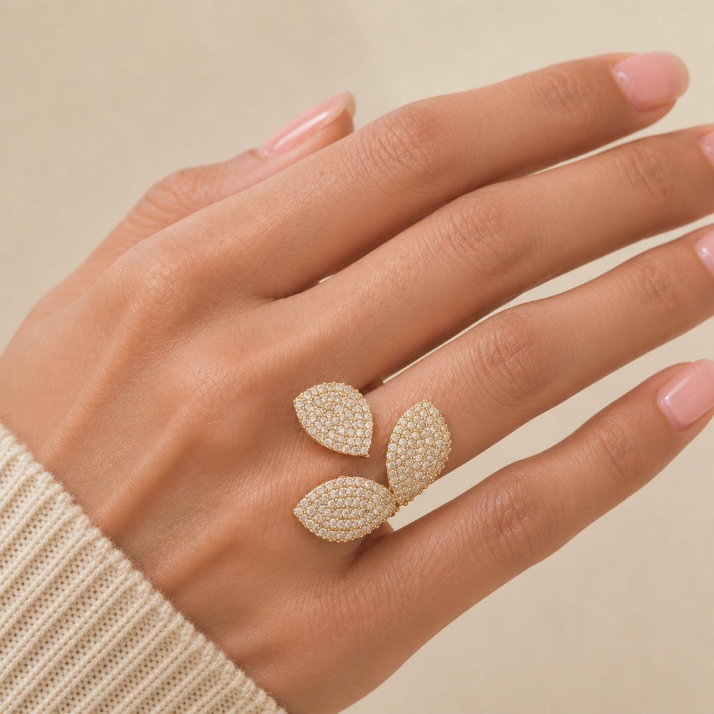 Anillo Luxe de trébol con circonita – imagen 2