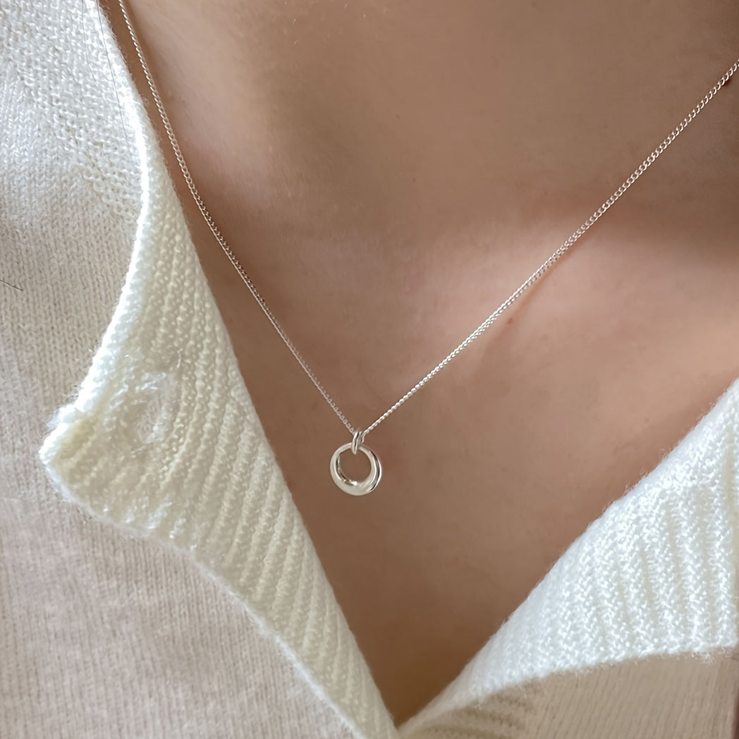 Collar con colgante circular geométrico de oro blanco – imagen 2