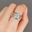 Anillo dorado bicolor de circonita – imagen 2