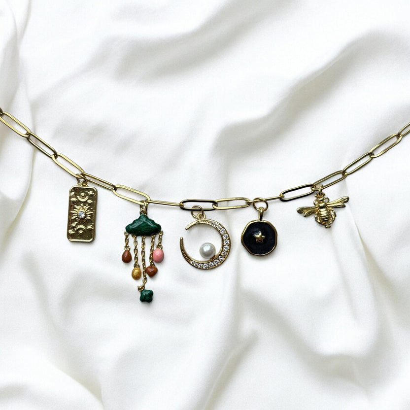 Collar con Dije de Luna (artesanal y edición limitada) — Carmen, Lucía & Rocío