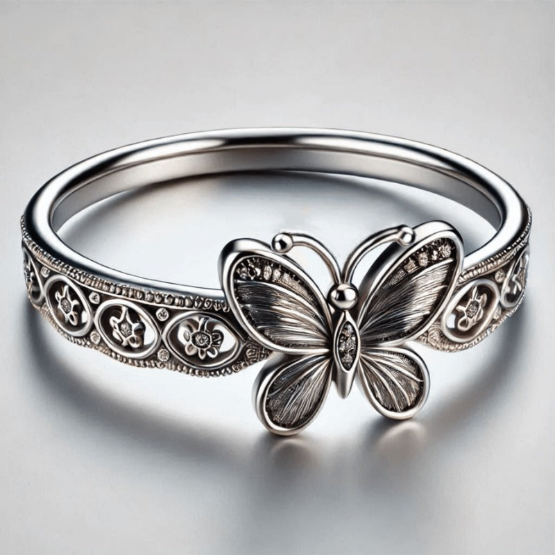 Anillo etéreo de mariposa y flores