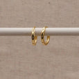 Pendientes huggie marquise en dorado