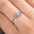 Anillo infinito de oro blanco con moissanita – imagen 2